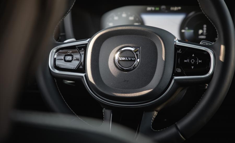 Детали интерьера Volvo V60 T8 Polestar Engineered 2019 года  (NA) (фото 10 из 26)